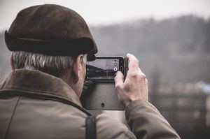 El Hogar de los Mayores de Moralzarzal organiza un taller de fotografía con móvil