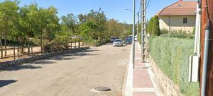 El Ayuntamiento de Collado Villalba invierte 100.000 euros en pavimentar un acceso al barrio de Los Negrales