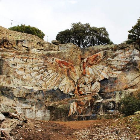 Un mural del artista Alonso Murillo decora la antigua cantera del Caño Viejo, en Collado Villalba