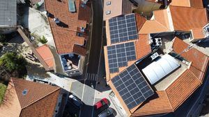 El Ayuntamiento de Moralzarzal se ahorra más de 13.000 euros anuales con sus placas solares