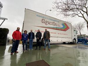 Varios camiones salen llenos de ayuda humanitaria para Ucrania desde Majadahonda