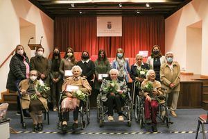 San Lorenzo de El Escorial rinde homenaje a sus mujeres y felicita a las vecinas a las centenarias