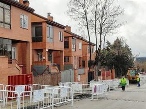 Comienzan las obras de renovación de la acometida de suministro de agua en la calle Encinar de Las Rozas