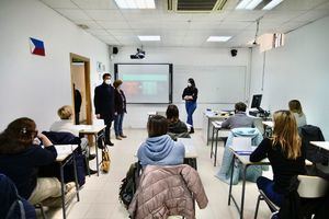 Las aulas para que los refugiados ucranianos de Las Rozas aprendan castellano ya están en marcha