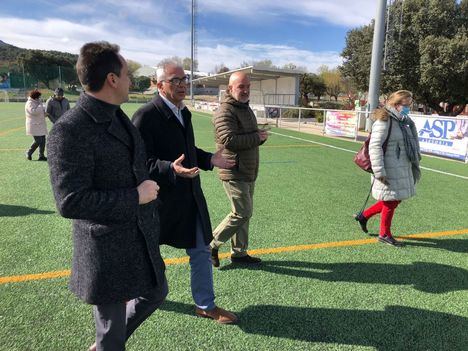 El consejero de Administración Local, Carlos Izquierdo, visita las obras realizadas en Moralzarzal a cargo del PIR