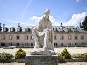 San Lorenzo de El Escorial acomete la restauración de todas las esculturas de propiedad municipal