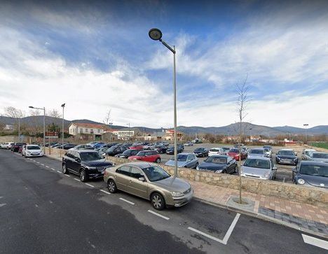 El Ayuntamiento de Guadarrama señaliza y repinta el aparcamiento de la Sierra
