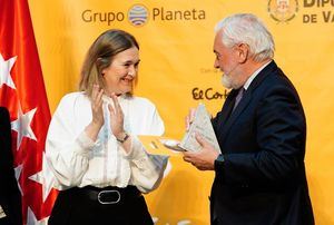 Darío Villanueva recoge el XI Premio Francisco Umbral por el ensayo ‘Morderse la lengua’