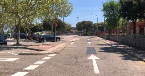 Moralzarzal remodela la circulación en el aparcamiento del Polideportivo por la ampliación de una línea de autobuses