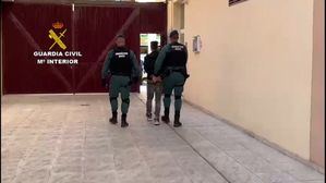La Guardia Civil detiene en Galapagar a dos jóvenes que perpetraban robos con violencia e intimidación