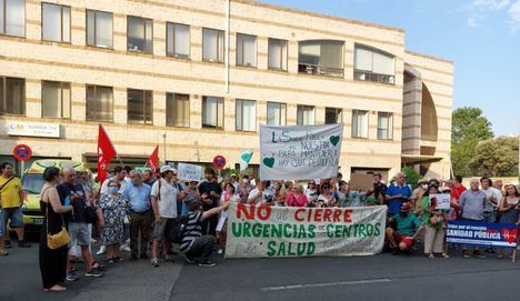 Manifestación en Collado Villalba para pedir la reapertura de las Urgencias de Atención Primaria