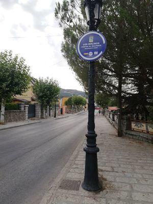 Los Molinos muestra su compromiso contra el maltrato con tres señales en la vía pública