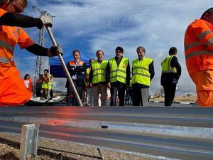 David Pérez supervisa en Villanueva de la Cañada las obras de mejora de la seguridad en la M-600