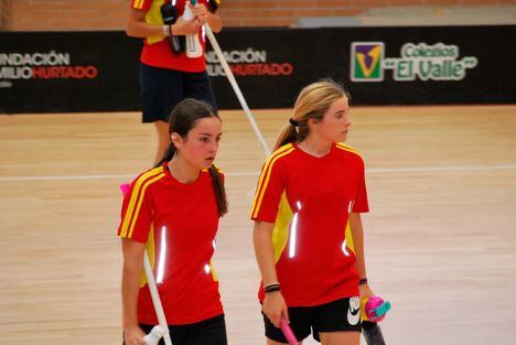 Eva Gil y Gema Sújar, de la Escuela de Floorball de Guadarrama, convocadasa los entrenamientos de la Selección Femenina