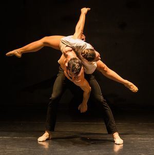 El Teatro Municipal de Moralzarzal ofrece este sábado el espectáculo de danza ‘Unveiled’