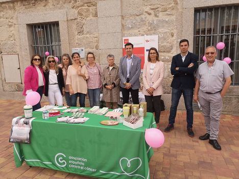 Valdemorillo muestra su apoyo a pacientes y familiares en el Día Mundial contra el Cáncer de Mama