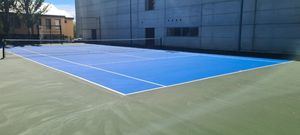 El Polideportivo de San Lorenzo de El Escorial renueva sus pistas de pádel y tenis
