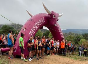 Cerca de 500 personas corren en Navacerrada en memoria de los bomberos fallecidos en acto de servicio