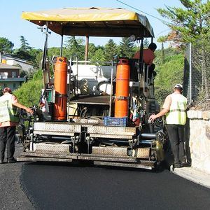 Comienzan los trabajos de asfaltado de calles en la Urbanización La Berzosilla de Torrelodones