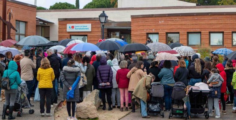 Concentración frente al Centro de Salud de Torrelodones el pasado viernes 11 de noviembre