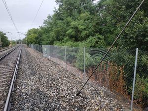 Adif reforzará el vallado entre las estaciones de Cercanías de Las Rozas y Pinar de Las Rozas