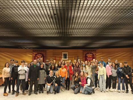 Alumnos franceses visitan el Ayuntamiento de Collado Villalba como parte de su intercambio con el IES Las Canteras