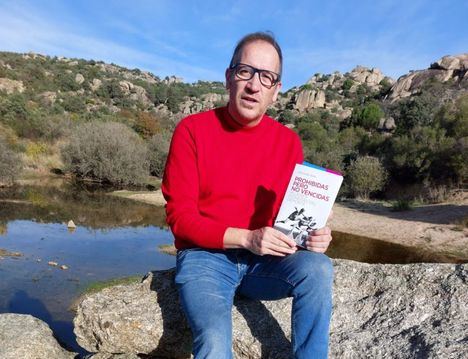 Carlos Beltrán presenta en Torrelodones ‘Prohibidas pero no vencidas’, una historia de mujeres y deporte