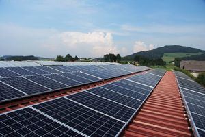 El Defensor del Pueblo investigará las quejas de Esco-Renovables por las trabas a la instalación de paneles fotovoltaicos 