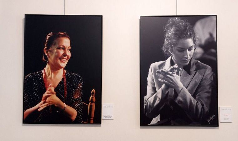 Dos imágenes de la exposición de Paco Manzano 'La mujer en la música'