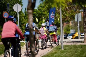 Las Rozas retoma, de abril a junio, el Bicibús, el servicio gratuito de ruta escolar para ir a clase en bicicleta