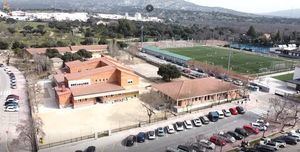 La edil de Educación de Alpedrete pide a Enrique Ossorio el arreglo urgente de la pista deportiva del colegio Santa Quiteria
