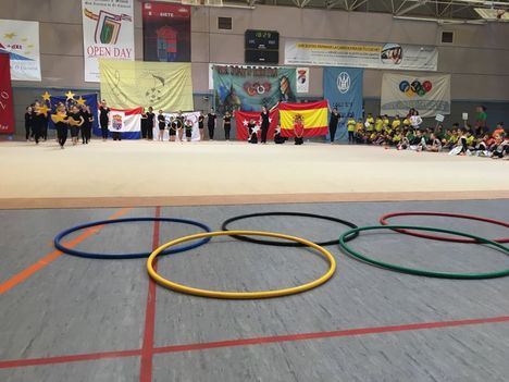 El encendido de la antorcha marca el comienzo de las XXI Miniolimpiadas Escolares de San Lorenzo
 