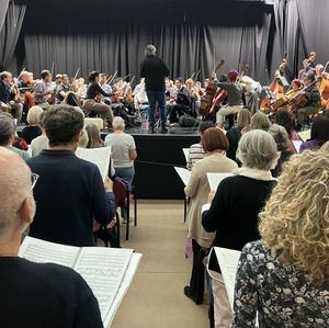 El Orfeón Carlos III, compuesto por cantantes de la zona Noroeste, debuta en el Auditorio de San Lorenzo