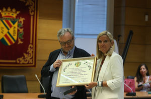 Collado Villalba rinde homenaje al sociólogo Amando de Miguel nombrándole Hijo Adoptivo a Título Póstumo