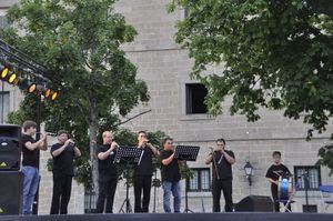 Actuaciones al aire libre en San Lorenzo para celebrar el fin de curso de los alumnos de la Escuela de Música y Danza