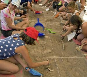 El programa ‘Arqueólogos por un día’ ofrecerá cuatro actividades en el Yacimiento de Hoyo