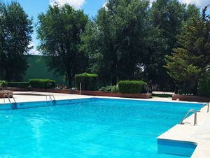 La piscina de Valdemorillo inaugura la temporada de verano con una jornada gratuita, hinchables y clases
