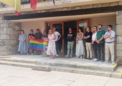 Torrelodones celebra el Día Internacional del Orgullo LGTBI con un acto en la Plaza de la Constitución