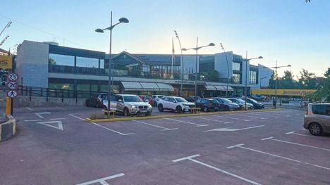 Galapagar llega a un acuerdo para abrir los domingos el parking del supermercado de la calle Pedriza