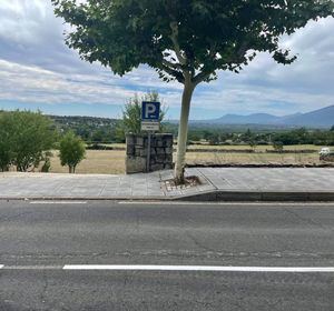 El Ayuntamiento de Collado Mediano habilita un nuevo aparcamiento municipal en la Avenida de Buenos Aires