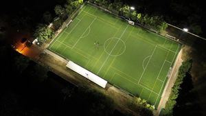 El campo de fútbol La Herrería de San Lorenzo estrena nueva iluminación