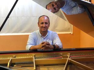 El profesor de piano y compositor de Torrelodones Javier Moreno edita su primer disco, ‘My Life’