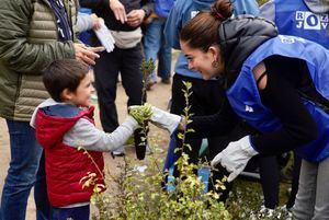 Cerca de 2.000 vecinos participaron en la Gran Plantación Familiar de Las Rozas