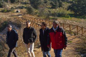 El consejero de Medio Ambiente visita los trabajos de renovación de cuatro colectores en Las Rozas