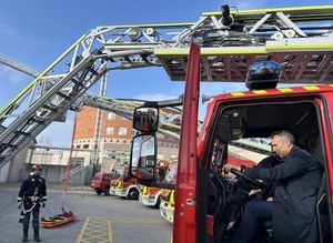 La Comunidad de Madrid presenta en Las Rozas los nuevos vehículos autoescalera del Cuerpo de Bomberos