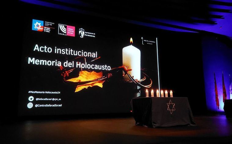 Torrelodones recuerda a las víctimas del Holocausto con un acto institucional en el Teatro Bulevar