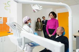 Isabel Díaz Ayuso presenta en Las Rozas los tratamientos gratuitos de salud bucodental para mayores de 80 años