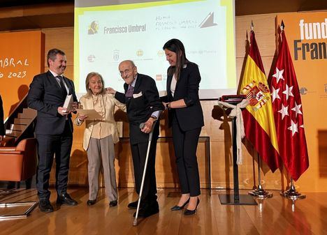 Álvaro Pombo recibe el Premio Francisco Umbral al libro del año