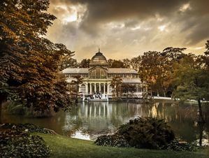 Torrelodones lleva a los mayores de la localidad a una visita cultural por el parque del Retiro