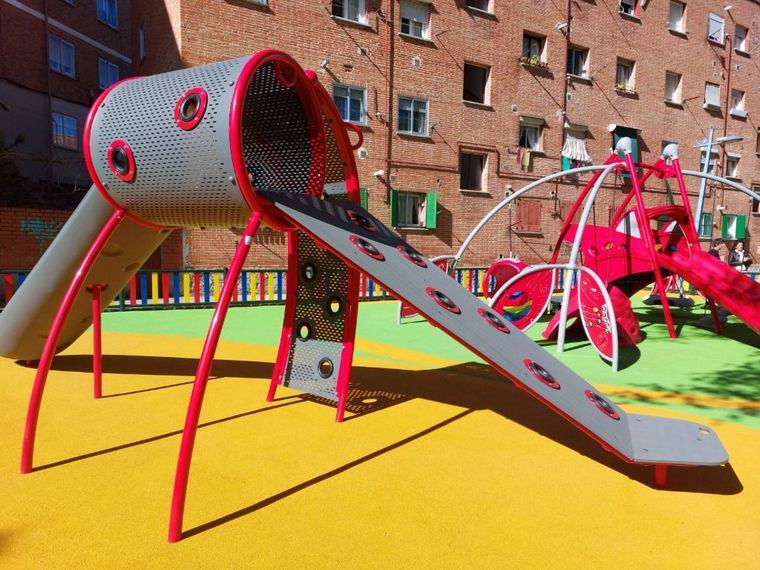 Las áreas infantiles de Collado Villalba estrenan nuevos juegos accesibles e inclusivos